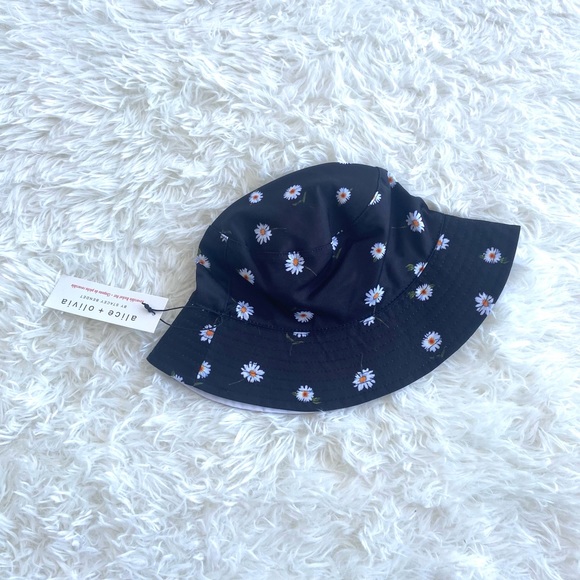 🤍New! Alice + Olivia Reversible Bucket Hat - Picture 6 of 8
